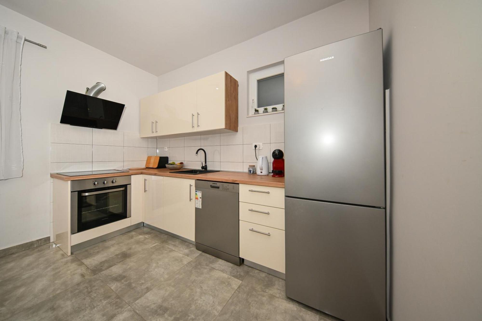 M Apartman