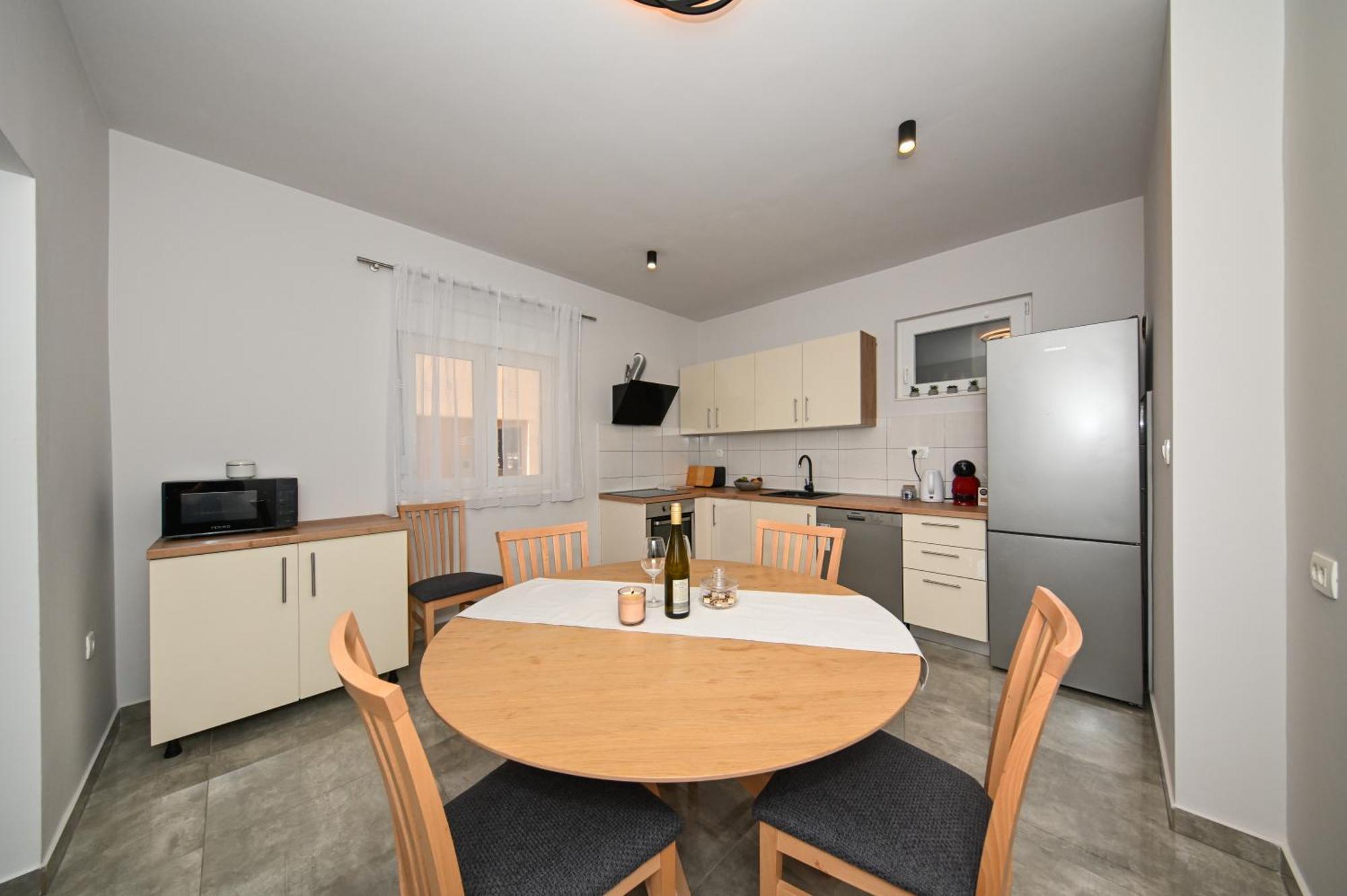 M Apartman
