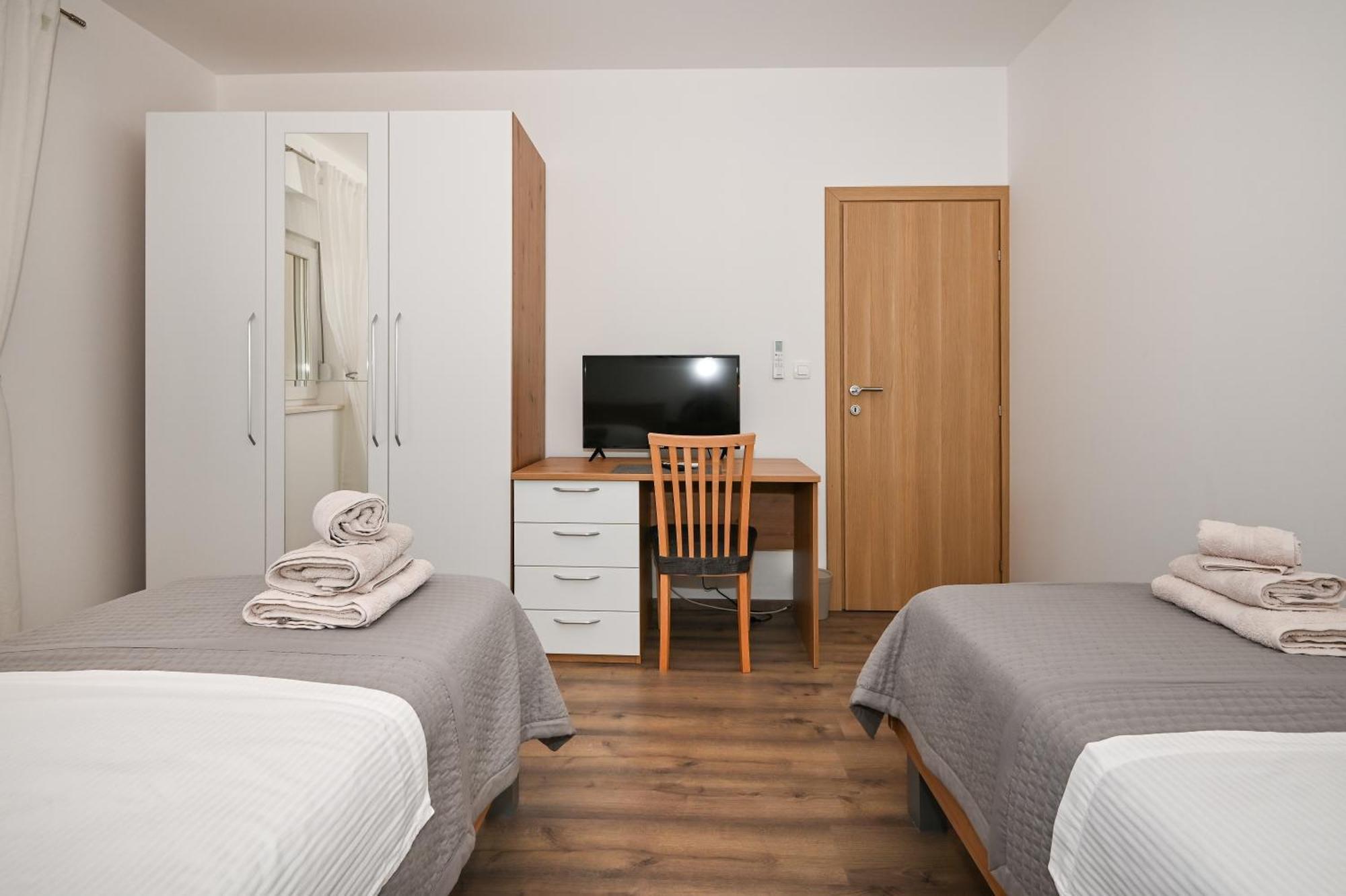 M Apartman *